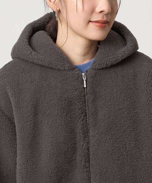 green label relaxing(グリーンレーベルリラクシング)の「【WEB限定】<at ease>フェイクシープファー フード ブルゾン(その他アウター・レディース・ナチュラル/ダークグレー・FREE)」の8枚目の写真