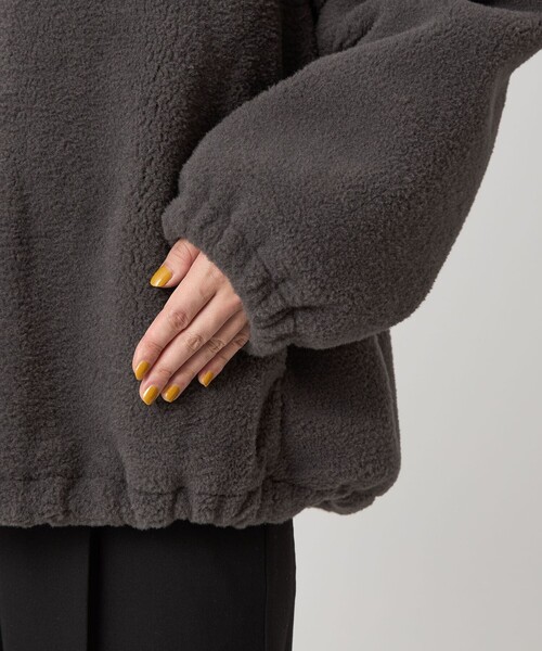 green label relaxing(グリーンレーベルリラクシング)の「【WEB限定】<at ease>フェイクシープファー フード ブルゾン(その他アウター・レディース・ナチュラル/ダークグレー・FREE)」の9枚目の写真