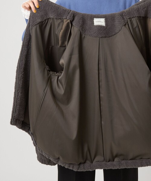 green label relaxing(グリーンレーベルリラクシング)の「【WEB限定】<at ease>フェイクシープファー フード ブルゾン(その他アウター・レディース・ナチュラル/ダークグレー・FREE)」の15枚目の写真
