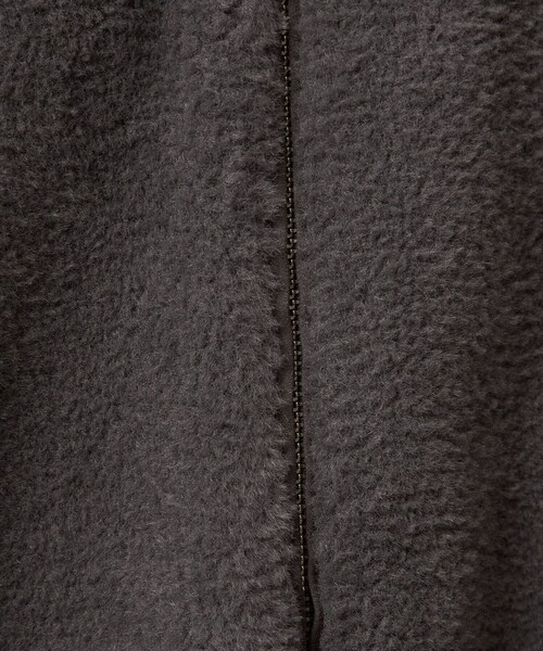 green label relaxing(グリーンレーベルリラクシング)の「【WEB限定】<at ease>フェイクシープファー フード ブルゾン(その他アウター・レディース・ナチュラル/ダークグレー・FREE)」の16枚目の写真