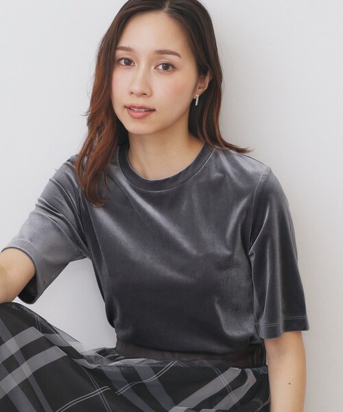 index(インデックス)の「《andGIRL掲載》ベロアボクシーTシャツ【洗濯機洗い可】(Tシャツ/カットソー・レディース・ライトグリーン/チャコールグレー/ダークグリーン/ナチュラル・42/40/38/36)」の5枚目の写真