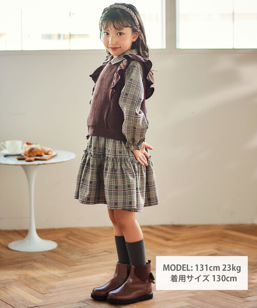SLAP SLIP（スラップスリップ）の「【お揃い】チェック花柄コーデュロイワンピース+ニットベスト2点セット(80~130cm)（ワンピース・キッズ・ホワイト系その他2/ブラック系その他・110cm/90cm/80ｃｍ/100cm/120cm/130cm）」の3枚目の写真