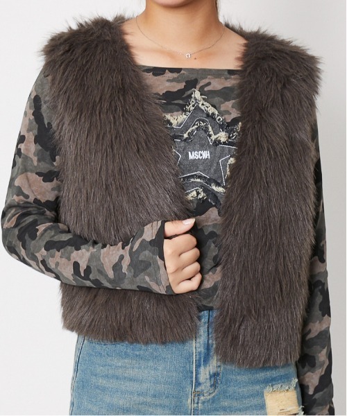 GORGE(ゴージ)の「《ふわモコ×ショート丈》レディース フェイクファー ベスト 秋冬アウター(ベスト・レディース・グレイッシュベージュ/チャコール/アイボリー/ブラウン・F)」の6枚目の写真