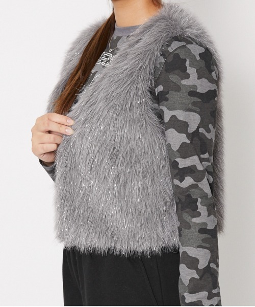 GORGE(ゴージ)の「《ふわモコ×ショート丈》レディース フェイクファー ベスト 秋冬アウター(ベスト・レディース・グレイッシュベージュ/チャコール/アイボリー/ブラウン・F)」の8枚目の写真