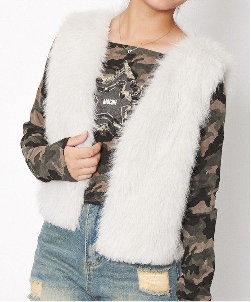 GORGE(ゴージ)の「《ふわモコ×ショート丈》レディース フェイクファー ベスト 秋冬アウター(ベスト・レディース・グレイッシュベージュ/チャコール/アイボリー/ブラウン・F)」の11枚目の写真