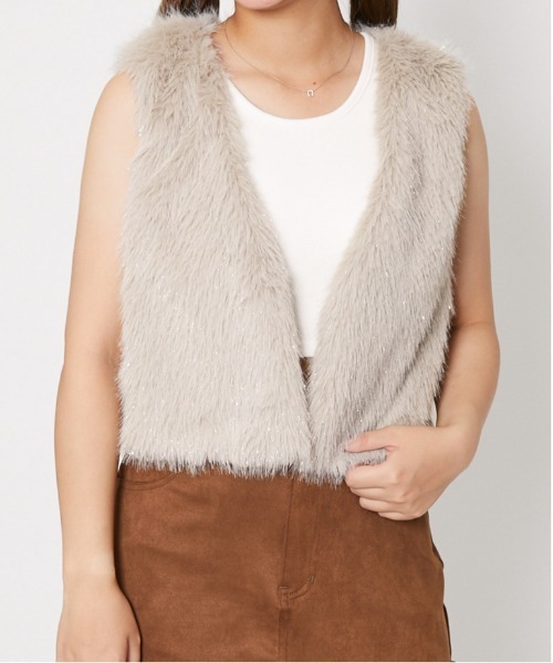 GORGE(ゴージ)の「《ふわモコ×ショート丈》レディース フェイクファー ベスト 秋冬アウター(ベスト・レディース・グレイッシュベージュ/チャコール/アイボリー/ブラウン・F)」の12枚目の写真