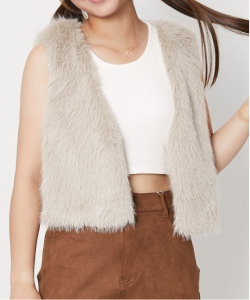 GORGE(ゴージ)の「《ふわモコ×ショート丈》レディース フェイクファー ベスト 秋冬アウター(ベスト・レディース・グレイッシュベージュ/チャコール/アイボリー/ブラウン・F)」の13枚目の写真