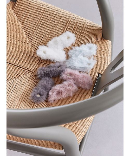 SNIDEL HOME(スナイデルホーム)の「ファーヘアピン(ヘアピン・レディース・チャコールグレー/ピンク/ホワイト/ミント・F)」の5枚目の写真