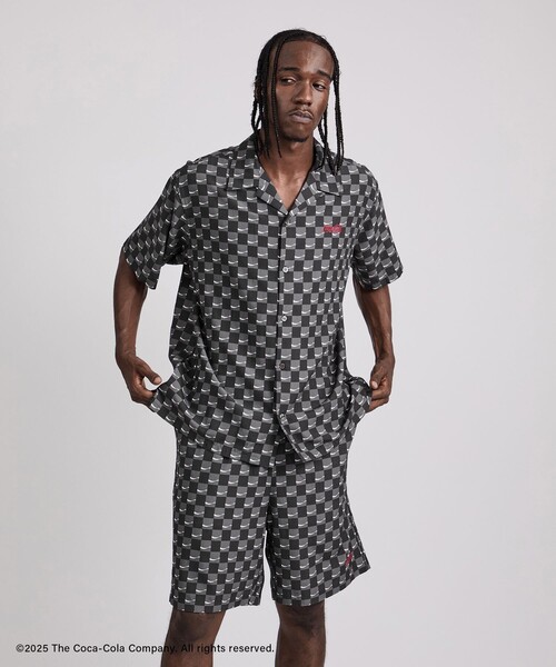 Coca Cola（コカコーラ）の「Coca-Cola 70s DRD All Over Printed Shirt（シャツ/ブラウス・メンズ・ブラック系その他・XL/M/L/S）」の2枚目の写真