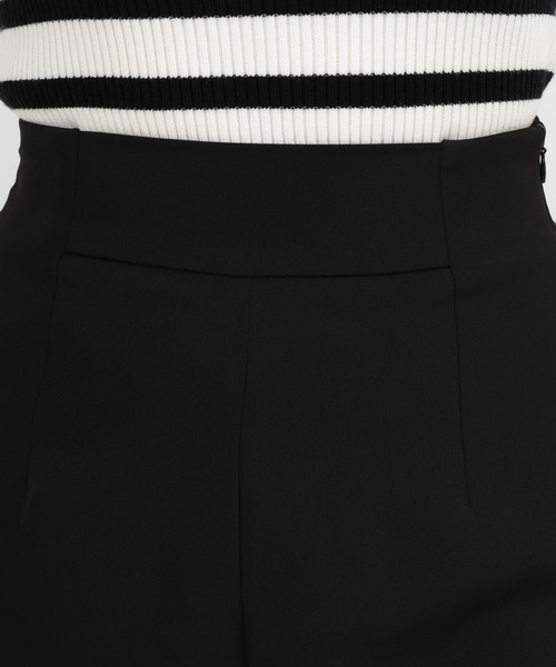 ROYAL PARTY（ロイヤルパーティー）の「スリットショートパンツ（その他パンツ・レディース・オフホワイト/ブラック・FREE）」の6枚目の写真