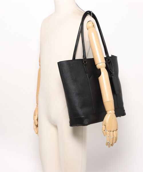 m.f.editorial（エムエフエディトリアル）の「【A4対応】m.f.エディトリアル メンズ サフィアーノ型押し トートバッグ（トートバッグ・メンズ・ブラック/グレー系その他2・FREE）」の6枚目の写真