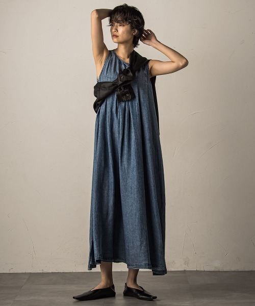 MAYSON GREY（メイソングレイ）の「デニムタックフレアワンピース≪洗濯機で洗える≫（ワンピース・レディース・ネイビー・M）」の6枚目の写真