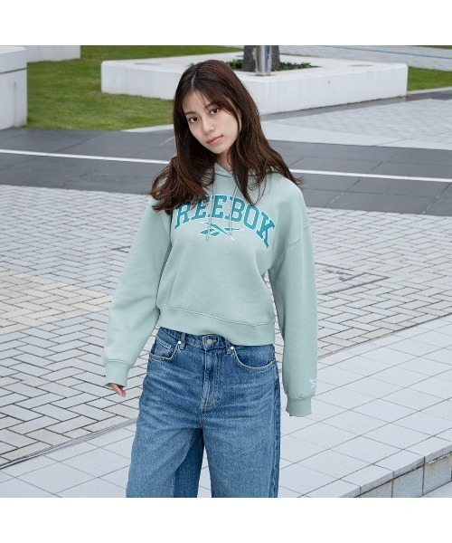 Reebok(リーボック)の「バーシティー ロゴ フーディー / SHEKIRA VARSITY HOODY(パーカー・レディース・グリーン/オフホワイト/ブラック・MEDIUM/SMALL/X-SMALL)」の21枚目の写真