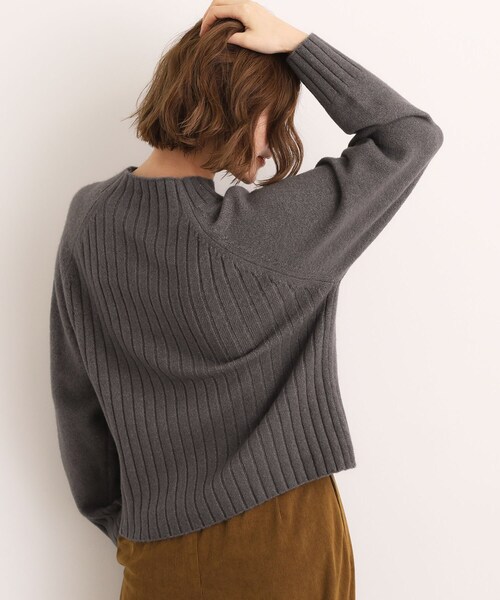 grove（グローブ）の「【洗える】バックリブ切替ニット（ニット/セーター・レディース・チャコールグレー/オフホワイト/ピンク/ブルー/ナチュラル・02/03/01/04/05）」の2枚目の写真