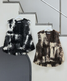 Firsthand（ファーストハンド）の「Firsthand/ファーストハンド ペプラムシルエット カウ柄 フェイクファーベスト（その他アウター）」