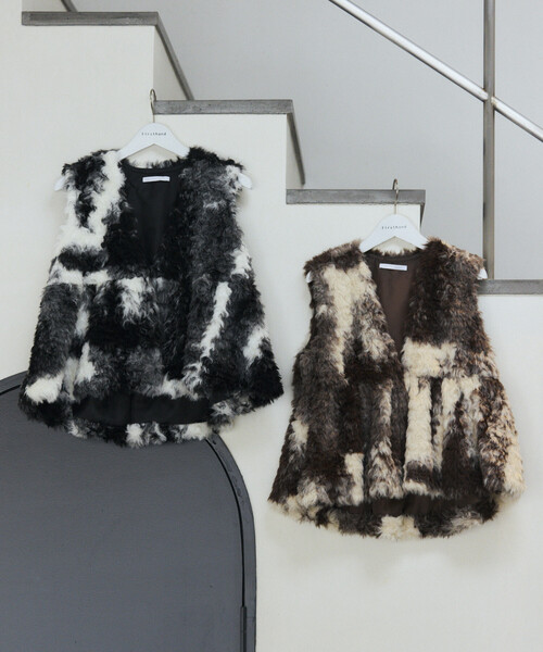 Firsthand（ファーストハンド）の「Firsthand/ファーストハンド ペプラムシルエット カウ柄 フェイクファーベスト（その他アウター・レディース・ブラック/ブラウン系その他・ﾌﾘ-）」の2枚目の写真