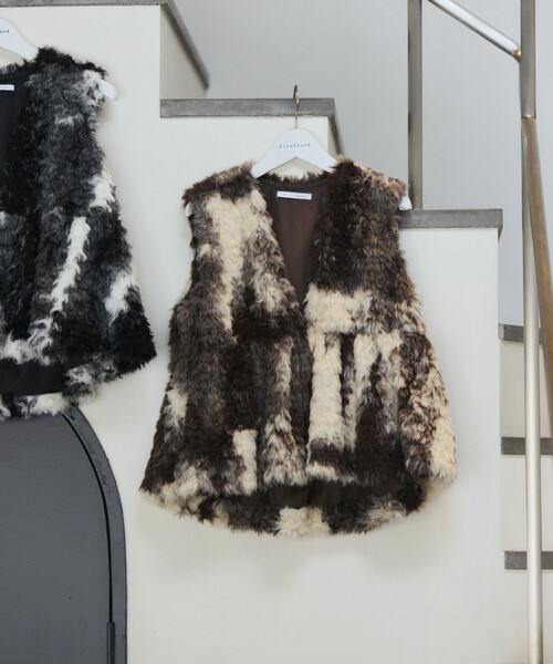 Firsthand（ファーストハンド）の「Firsthand/ファーストハンド ペプラムシルエット カウ柄 フェイクファーベスト（その他アウター・レディース・ブラック/ブラウン系その他・ﾌﾘ-）」の3枚目の写真