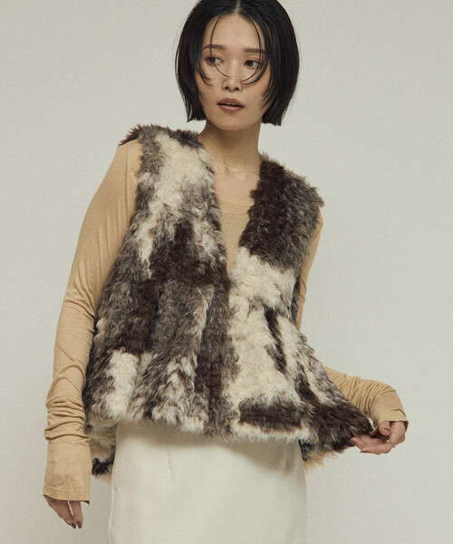 Firsthand（ファーストハンド）の「Firsthand/ファーストハンド ペプラムシルエット カウ柄 フェイクファーベスト（その他アウター・レディース・ブラック/ブラウン系その他・ﾌﾘ-）」の4枚目の写真