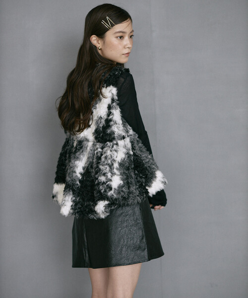Firsthand（ファーストハンド）の「Firsthand/ファーストハンド ペプラムシルエット カウ柄 フェイクファーベスト（その他アウター・レディース・ブラック/ブラウン系その他・ﾌﾘ-）」の5枚目の写真