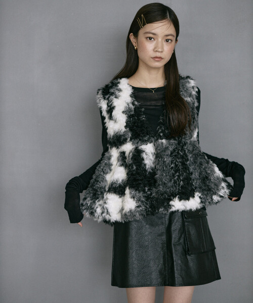 Firsthand（ファーストハンド）の「Firsthand/ファーストハンド ペプラムシルエット カウ柄 フェイクファーベスト（その他アウター・レディース・ブラック/ブラウン系その他・ﾌﾘ-）」の6枚目の写真