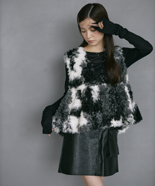 Firsthand（ファーストハンド）の「Firsthand/ファーストハンド ペプラムシルエット カウ柄 フェイクファーベスト（その他アウター・レディース・ブラック/ブラウン系その他・ﾌﾘ-）」の7枚目の写真