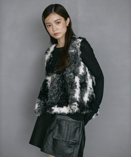 Firsthand（ファーストハンド）の「Firsthand/ファーストハンド ペプラムシルエット カウ柄 フェイクファーベスト（その他アウター・レディース・ブラック/ブラウン系その他・ﾌﾘ-）」の8枚目の写真