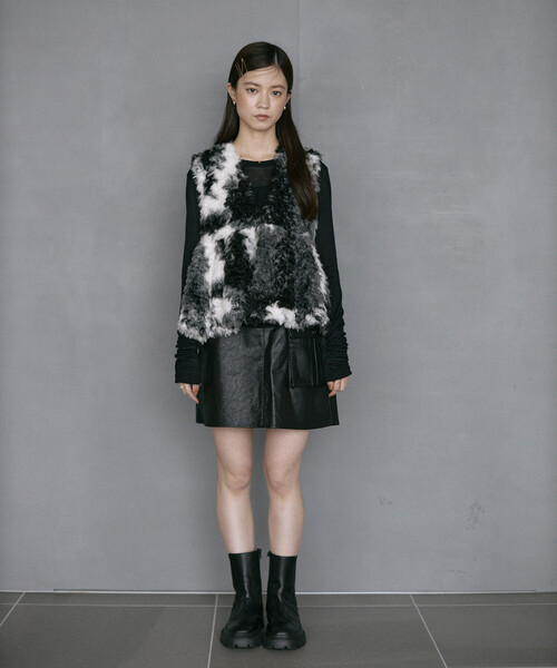 Firsthand（ファーストハンド）の「Firsthand/ファーストハンド ペプラムシルエット カウ柄 フェイクファーベスト（その他アウター・レディース・ブラック/ブラウン系その他・ﾌﾘ-）」の11枚目の写真