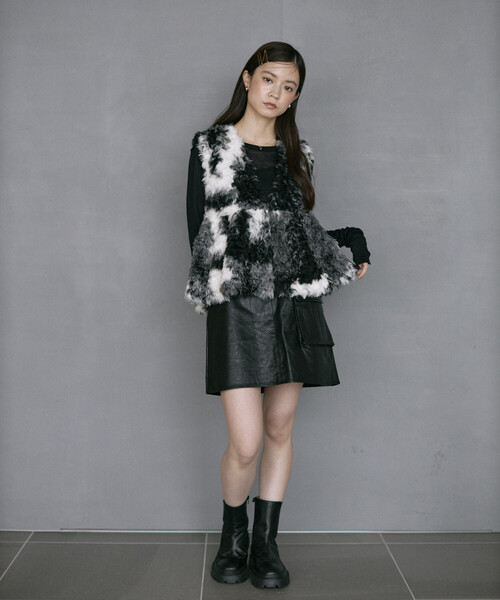 Firsthand（ファーストハンド）の「Firsthand/ファーストハンド ペプラムシルエット カウ柄 フェイクファーベスト（その他アウター・レディース・ブラック/ブラウン系その他・ﾌﾘ-）」の13枚目の写真