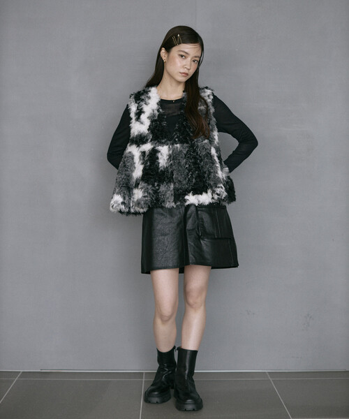 Firsthand（ファーストハンド）の「Firsthand/ファーストハンド ペプラムシルエット カウ柄 フェイクファーベスト（その他アウター・レディース・ブラック/ブラウン系その他・ﾌﾘ-）」の14枚目の写真