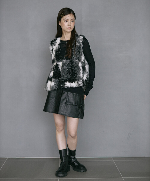 Firsthand（ファーストハンド）の「Firsthand/ファーストハンド ペプラムシルエット カウ柄 フェイクファーベスト（その他アウター・レディース・ブラック/ブラウン系その他・ﾌﾘ-）」の17枚目の写真
