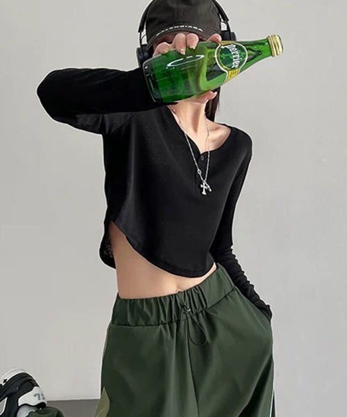 VIBGYOR(ヴィブジョー)の「【EIZZ/アイズ】ヘンリーネック クロップド シアー ロンT(Tシャツ/カットソー・レディース・ホワイト/ブラック・FREE)」の4枚目の写真