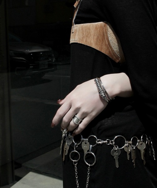 Soierie(ソワリー)の「コイル バングル / Coil bangle(バングル/リストバンド・レディース・シルバー×ゴールド/シルバー・MENS/WOMENS)」の9枚目の写真