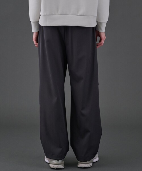 UNITED TOKYO（ユナイテッドトウキョウ）の「CLEAR WOOL パラシュートパンツ |冬服/ウール/ワイド/２WAY/タック/大人カジュアル（その他パンツ・メンズ・ブラック/ダークグレー・1/2）」の13枚目の写真
