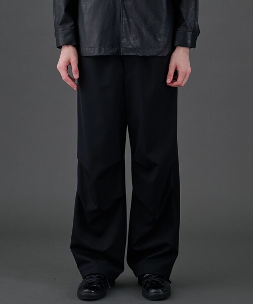 UNITED TOKYO（ユナイテッドトウキョウ）の「CLEAR WOOL パラシュートパンツ |冬服/ウール/ワイド/２WAY/タック/大人カジュアル（その他パンツ・メンズ・ブラック/ダークグレー・1/2）」の8枚目の写真
