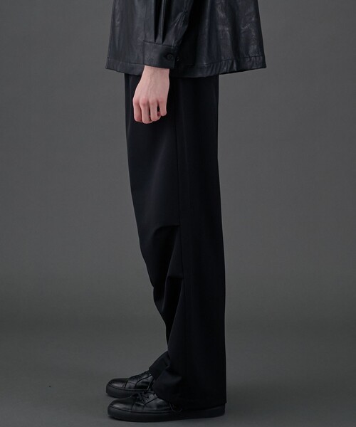 UNITED TOKYO（ユナイテッドトウキョウ）の「CLEAR WOOL パラシュートパンツ |冬服/ウール/ワイド/２WAY/タック/大人カジュアル（その他パンツ・メンズ・ブラック/ダークグレー・1/2）」の12枚目の写真