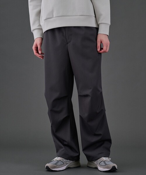 UNITED TOKYO（ユナイテッドトウキョウ）の「CLEAR WOOL パラシュートパンツ |冬服/ウール/ワイド/２WAY/タック/大人カジュアル（その他パンツ・メンズ・ブラック/ダークグレー・1/2）」の5枚目の写真