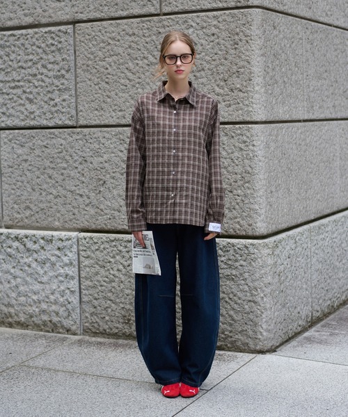 hazyl（ヘイジル）の「stitch curve pants / ステッチカーブパンツ（デニムパンツ・レディース・ブラウン系その他/ブルー・SMALL/MEDIUM）」の11枚目の写真