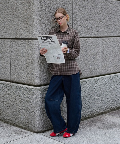 hazyl（ヘイジル）の「stitch curve pants / ステッチカーブパンツ（デニムパンツ・レディース・ブラウン系その他/ブルー・SMALL/MEDIUM）」の15枚目の写真