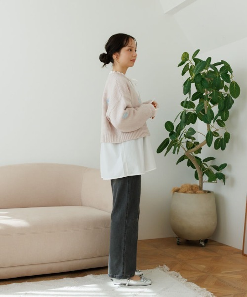 flower（フラワー）の「ブルーミングフラッフィーニット（ニット/セーター・レディース・アイボリー/グレー・FREE）」の6枚目の写真