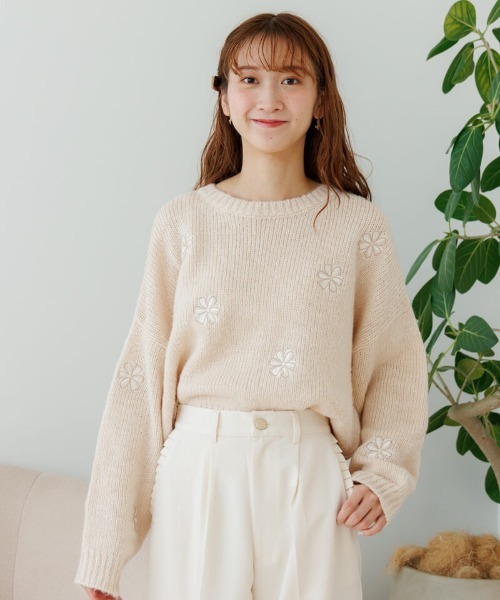 flower（フラワー）の「ブルーミングフラッフィーニット（ニット/セーター・レディース・アイボリー/グレー・FREE）」の8枚目の写真