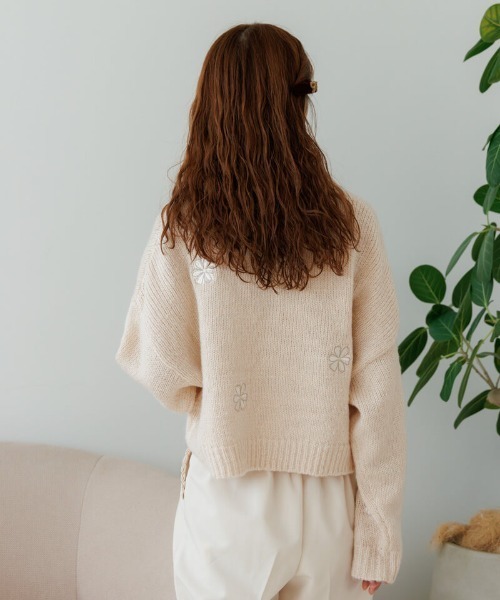 flower（フラワー）の「ブルーミングフラッフィーニット（ニット/セーター・レディース・アイボリー/グレー・FREE）」の10枚目の写真