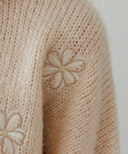 flower（フラワー）の「ブルーミングフラッフィーニット（ニット/セーター・レディース・アイボリー/グレー・FREE）」の16枚目の写真