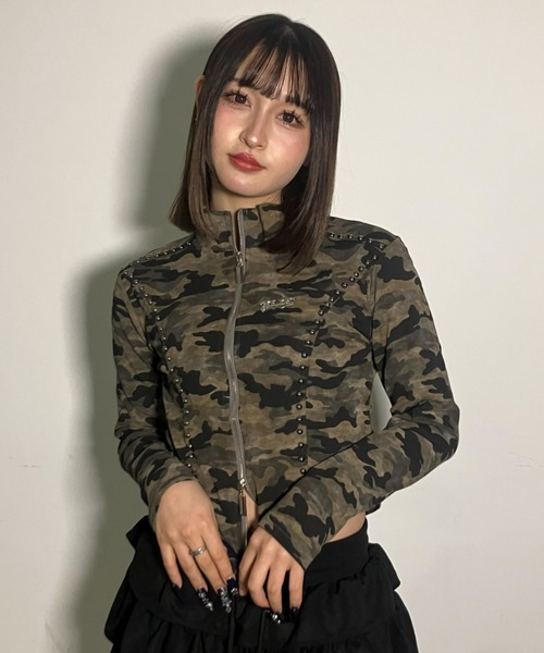 .KOM(ドットコム)の「A'GEM/9 × .kom 『.kom/ドットケーオーエム』Studded Camo Cropped Zip Top/Y2K スタッズカモクロップドジップトップス(その他トップス・レディース・チャコールグレー/グリーン・FREE)」の20枚目の写真