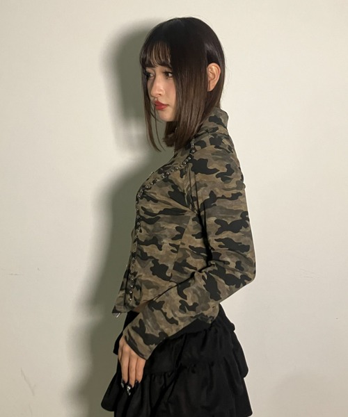 .KOM(ドットコム)の「A'GEM/9 × .kom 『.kom/ドットケーオーエム』Studded Camo Cropped Zip Top/Y2K スタッズカモクロップドジップトップス(その他トップス・レディース・チャコールグレー/グリーン・FREE)」の22枚目の写真