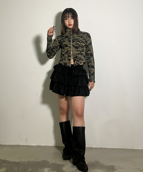 .KOM(ドットコム)の「A'GEM/9 × .kom 『.kom/ドットケーオーエム』Studded Camo Cropped Zip Top/Y2K スタッズカモクロップドジップトップス(その他トップス・レディース・チャコールグレー/グリーン・FREE)」の3枚目の写真