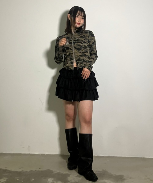 .KOM(ドットコム)の「A'GEM/9 × .kom 『.kom/ドットケーオーエム』Studded Camo Cropped Zip Top/Y2K スタッズカモクロップドジップトップス(その他トップス・レディース・チャコールグレー/グリーン・FREE)」の4枚目の写真