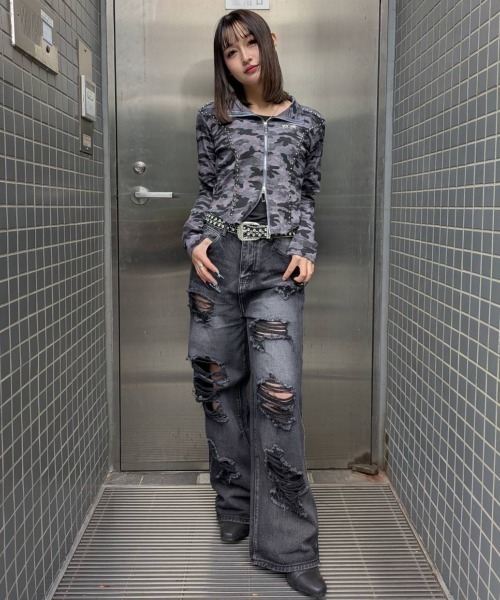 .KOM(ドットコム)の「A'GEM/9 × .kom 『.kom/ドットケーオーエム』Studded Camo Cropped Zip Top/Y2K スタッズカモクロップドジップトップス(その他トップス・レディース・チャコールグレー/グリーン・FREE)」の11枚目の写真