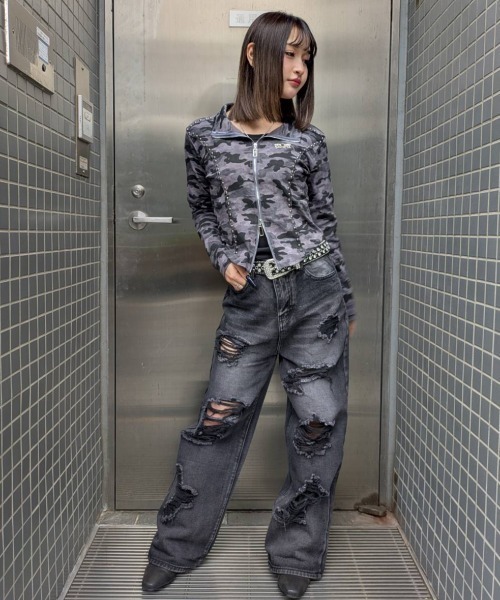 .KOM(ドットコム)の「A'GEM/9 × .kom 『.kom/ドットケーオーエム』Studded Camo Cropped Zip Top/Y2K スタッズカモクロップドジップトップス(その他トップス・レディース・チャコールグレー/グリーン・FREE)」の12枚目の写真