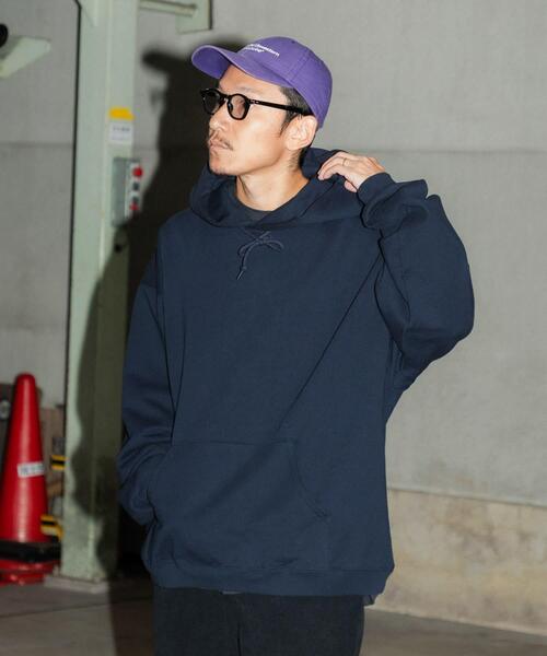 URBAN RESEARCH(アーバンリサーチ)の「Wide Dad Dad SWEAT PARKA(パーカー・メンズ・ネイビー/レッド・1/2)」の18枚目の写真