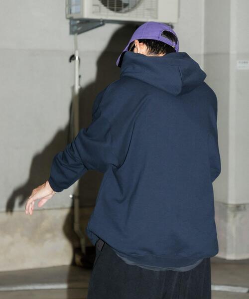 URBAN RESEARCH(アーバンリサーチ)の「Wide Dad Dad SWEAT PARKA(パーカー・メンズ・ネイビー/レッド・1/2)」の19枚目の写真